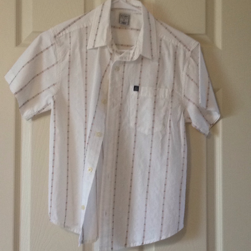 Boys old navy white tee shirt.
